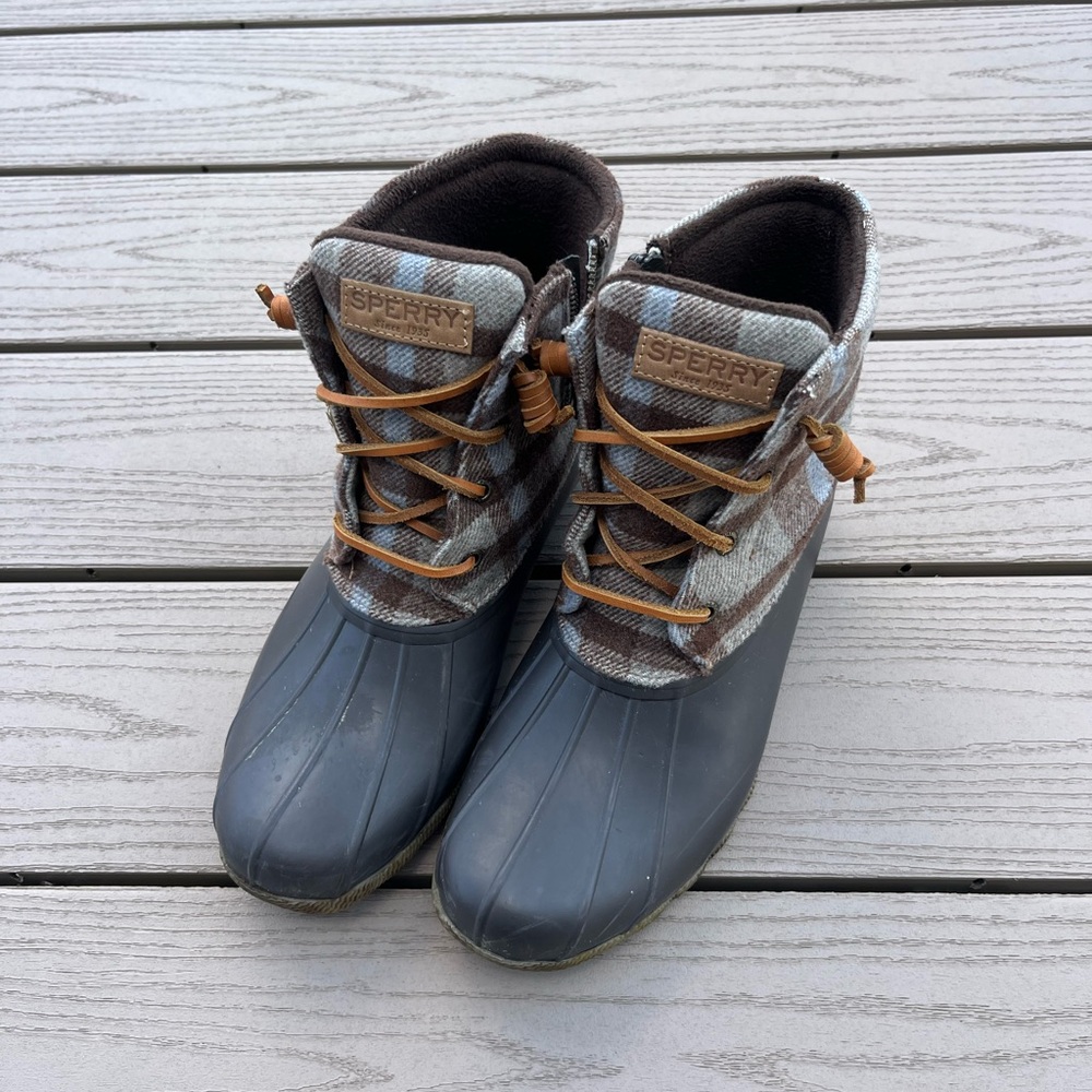 Womens sperry boots!